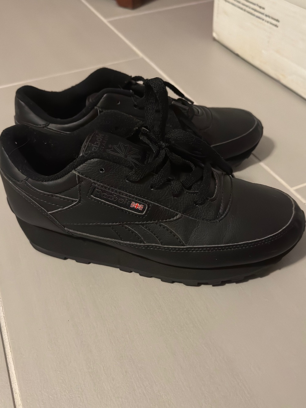 Reebok Women's Black Leather Low-Top Sneakers
